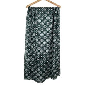 RICKI’S Geometric Patterned Lightweight Women’s Scarf, Green/White/Navy Blue